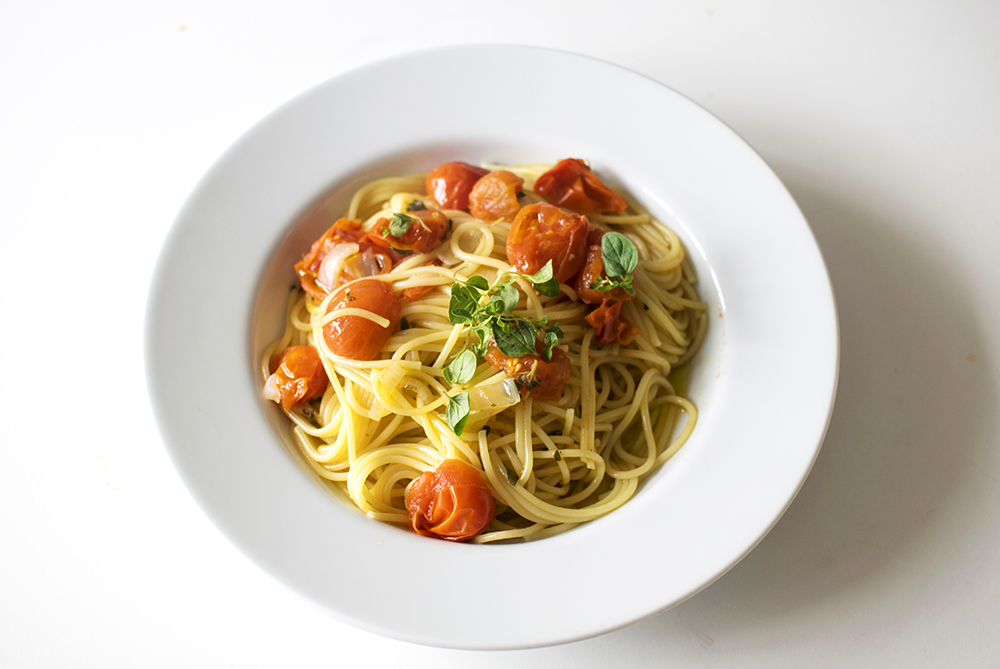 One pot pasta: Superenkel spagetti i tomatsaus