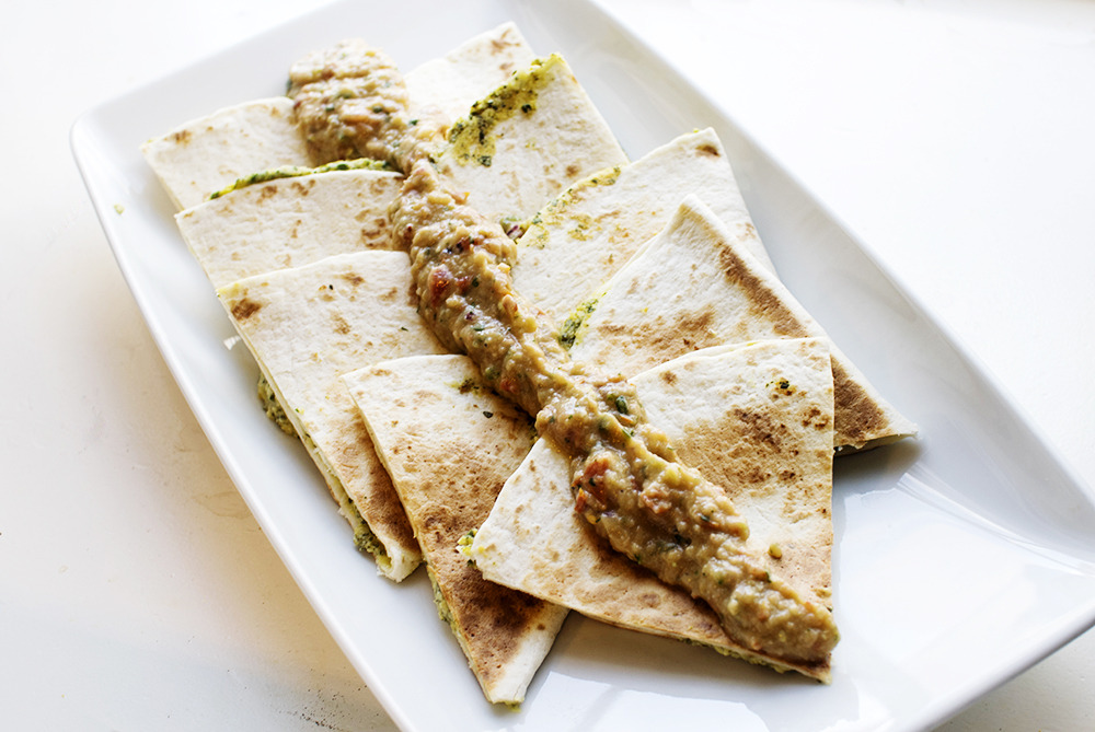 Quesadilla med spicy avokadosaus