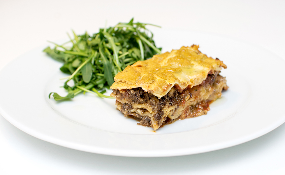 Lasagne med blomkålsaus og grønnsaker