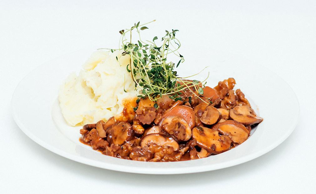 vegansk valnøttbourguignon med potetstappe