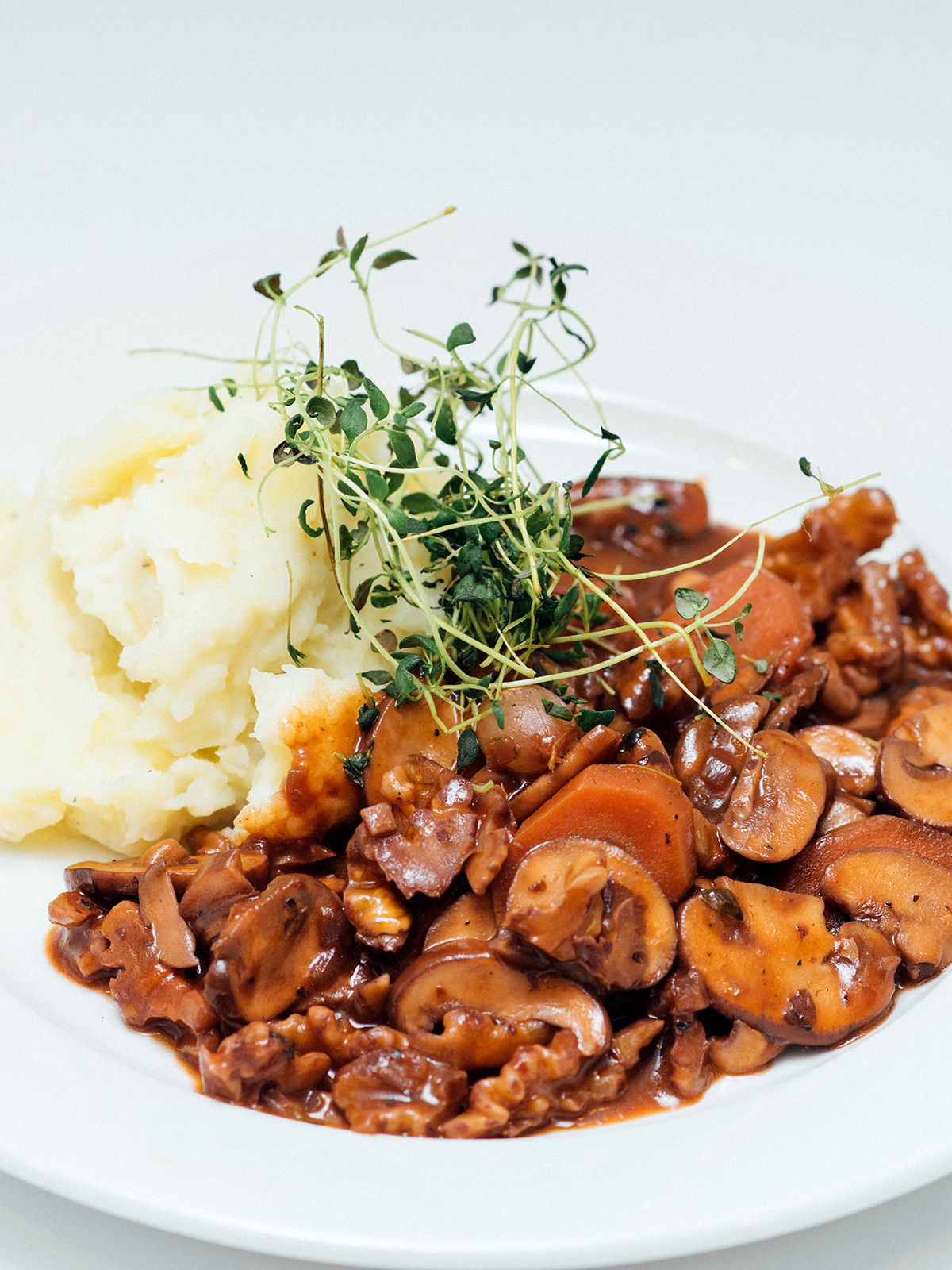 Valnøttbourguignon med potetstappe