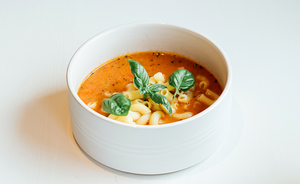 tomatsuppe med pesto og kokosmelk