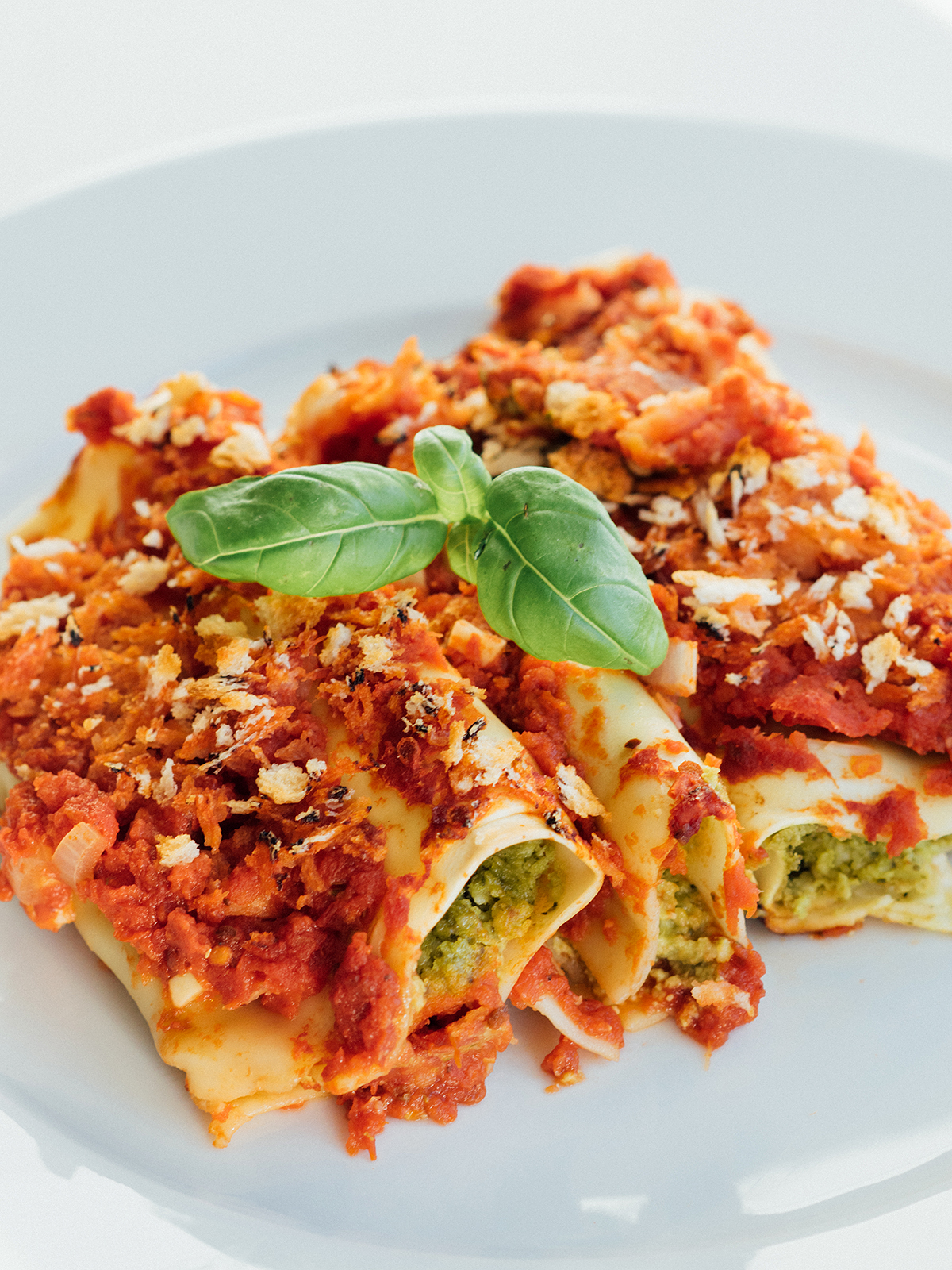 Cannelloni med spinat og tomatsaus