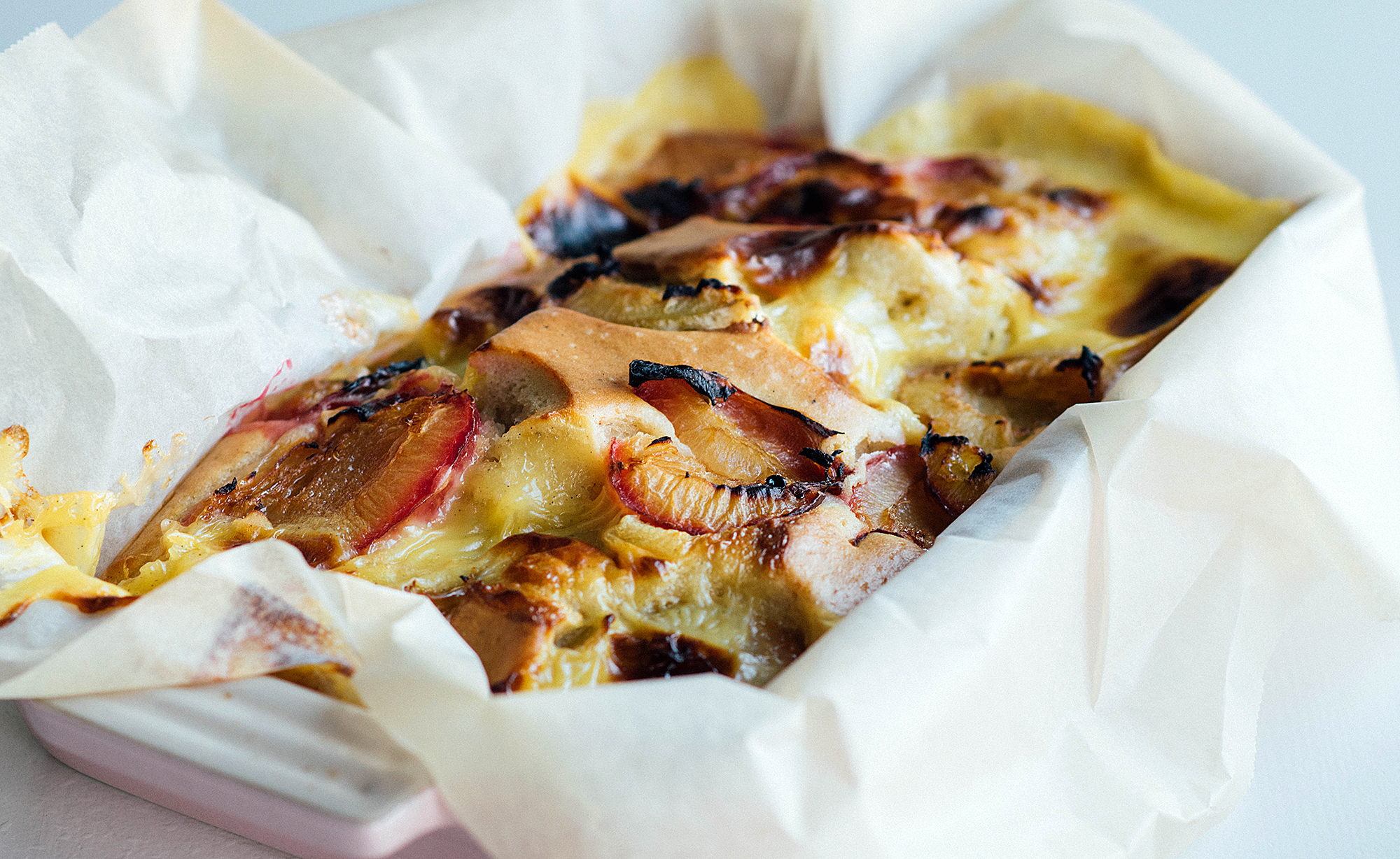 vegansk plommekake med vaniljekrem