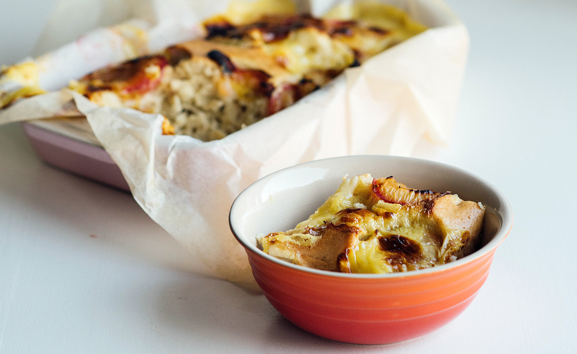 vegansk plommekake med vaniljekrem